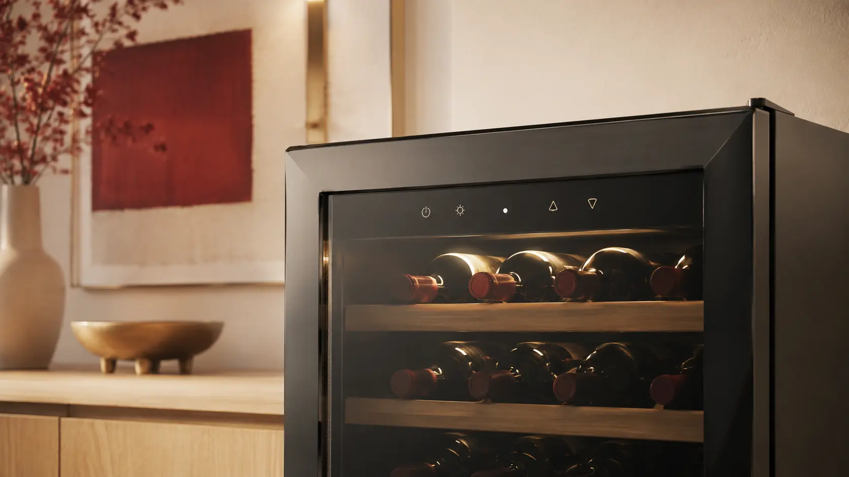 Cantinetta vino a basso consumo con pannello di controllo luminoso