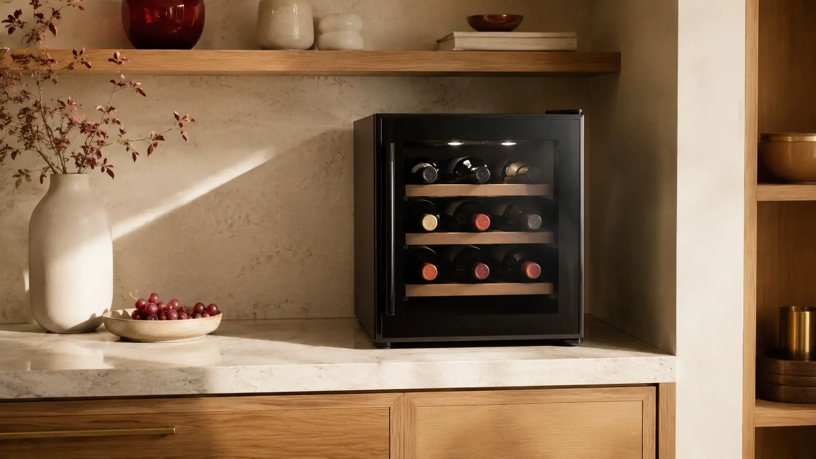 Cantinetta vino compatta da 6-12 bottiglie su un piano cucina